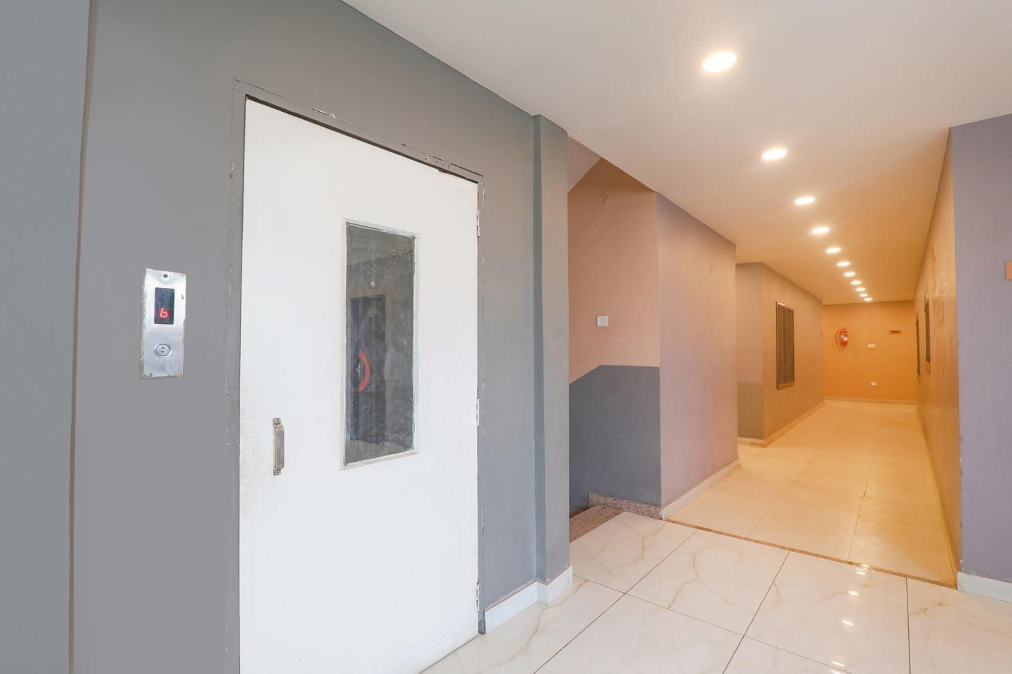 Fabhotel Swarn Banquet Kakarmatha Exterior photo