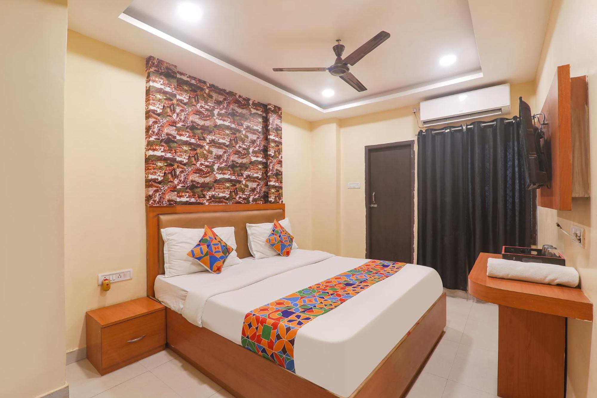 Fabhotel Swarn Banquet Kakarmatha Exterior photo